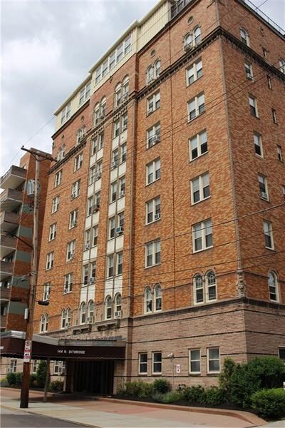 Unit 815 is located in the newer tower.