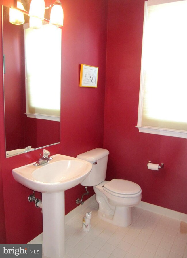 7718 White Willow Ct, Springfield, VA 22153 - photo 5