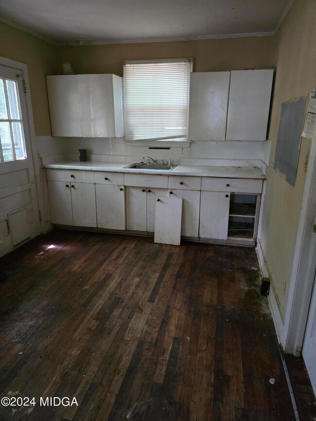 1038 Sylvian Dr, Macon, GA 31206 - photo 4