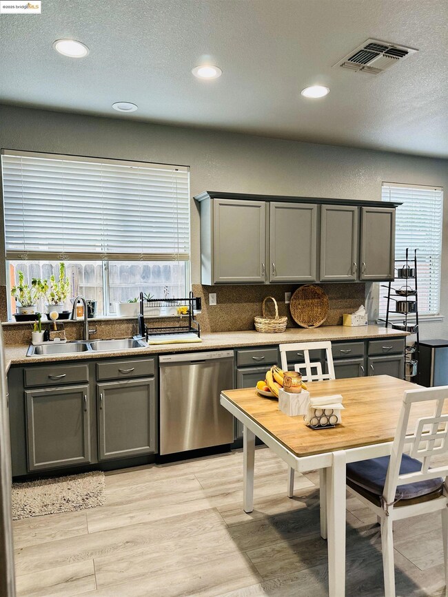 4519 Twin Creeks Ct, Tracy, CA 95377 - photo 2