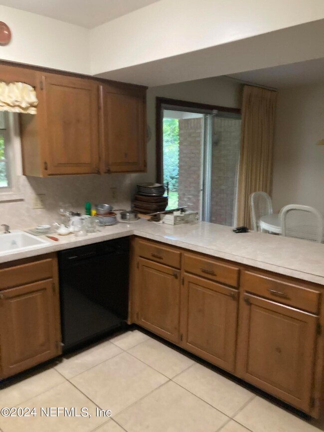 1222 Molokai Rd, Jacksonville, FL 32216 - photo 4