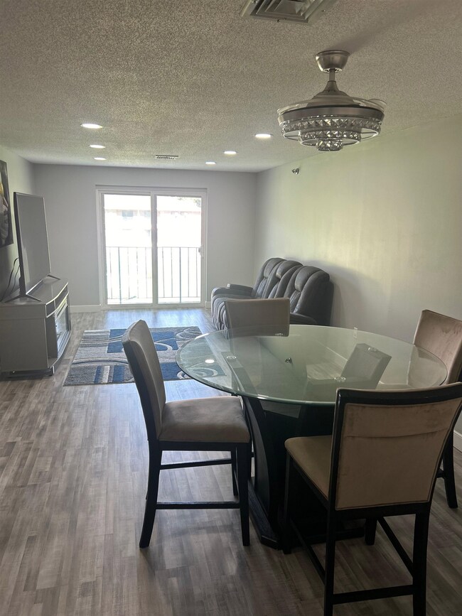 435 Abbott Farm Ln, Hudson, NH 03051 - photo 2