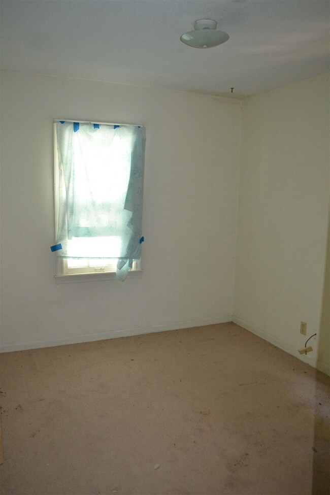 108 SW 27th St, Topeka, KS 66611 - photo 5