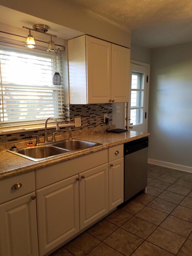 2648 Vanderberg Ave, Columbus, OH 43204 - photo 5