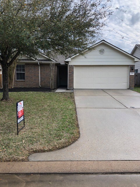 32107 Anne Ln, Pinehurst, TX 77362 - photo 2