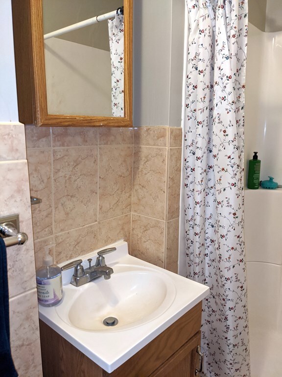 13 Durham St unit 2, Somerville, MA 02143 - photo 4