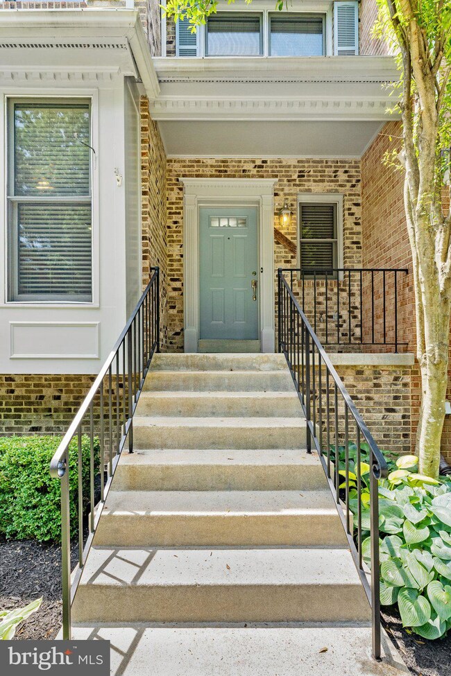 8042 Galla Knoll Cir, Springfield, VA 22153 - photo 5