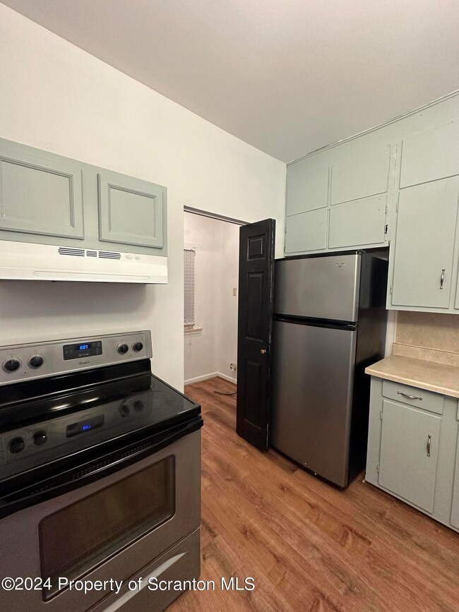 1422 Penn Ave unit Rear, Scranton, PA 18509 - photo 2