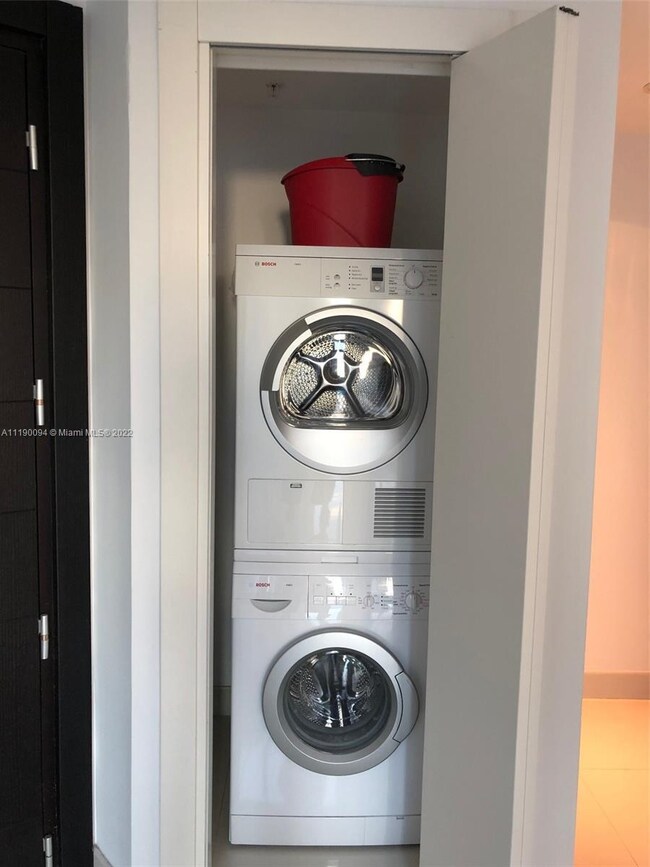 200 Biscayne Boulevard Way unit 1101, Miami, FL 33131 - photo 6