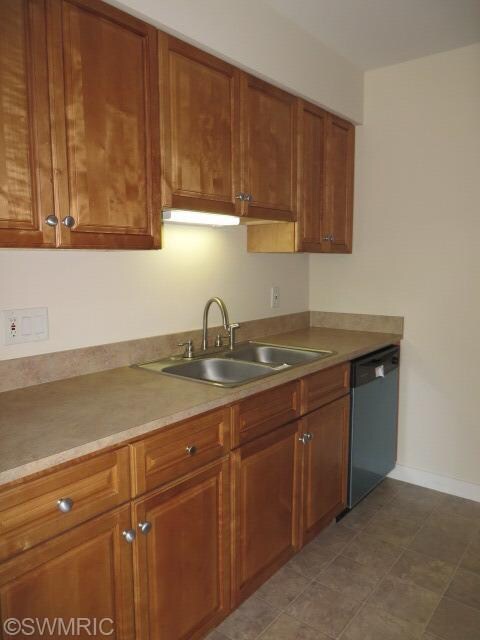 721 Pinckney Ct NW unit D, Comstock Park, MI 49321 - photo 2