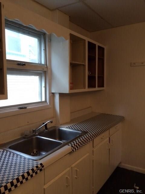 Large Eat-In Kitchen