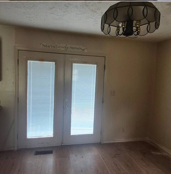 20868 Solomon Blatt Ave, Blackville, SC 29817 - photo 5