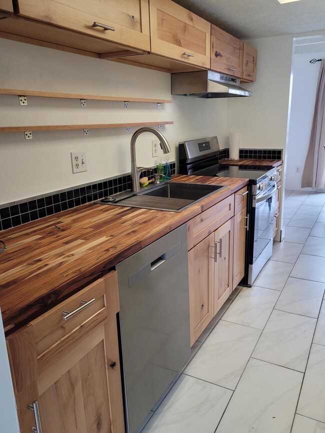 734 Worthington Forest Place unit 734, Columbus, OH 43229 - photo 6