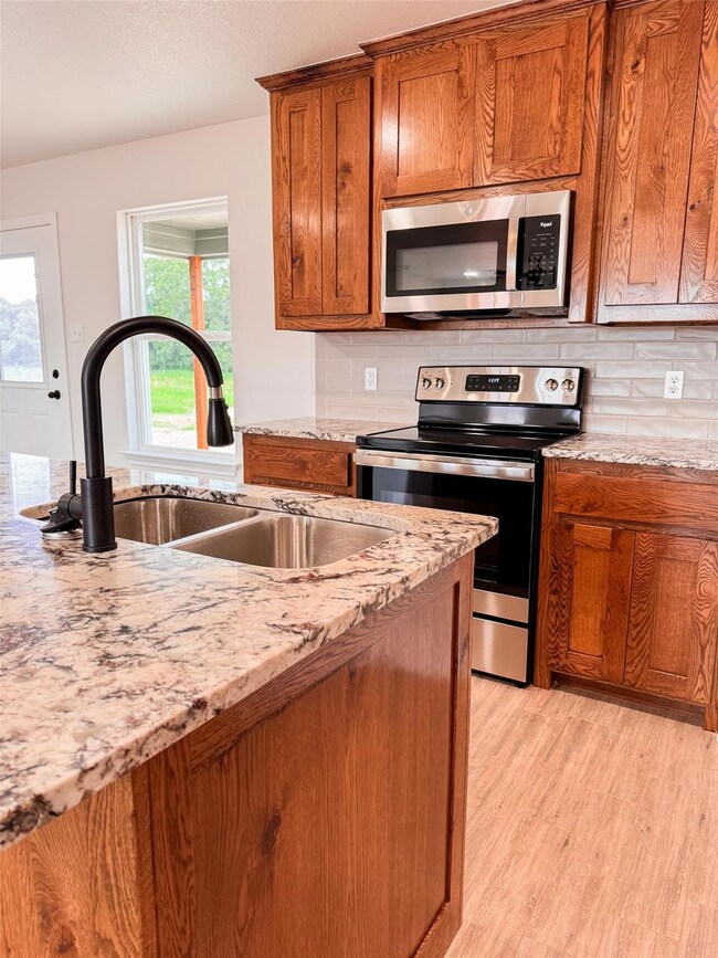 657 Elm Tree Ct, Poolville, TX 76487 - photo 2