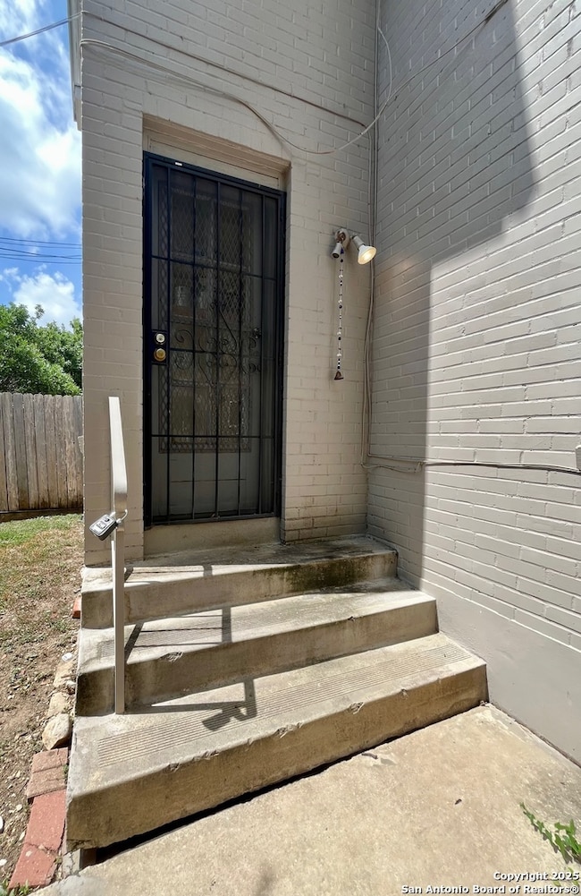 424 E Ashby Place unit 4, San Antonio, TX 78212 - photo 2