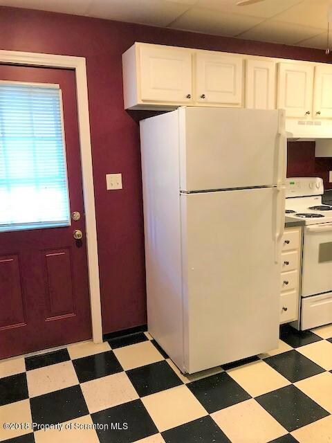 213 N Main Apt C Ave, Taylor, PA 18517 - photo 4