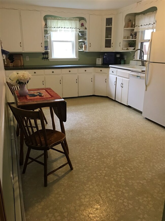 12 Fairview Ave, Pembroke, NH 03275 - photo 3