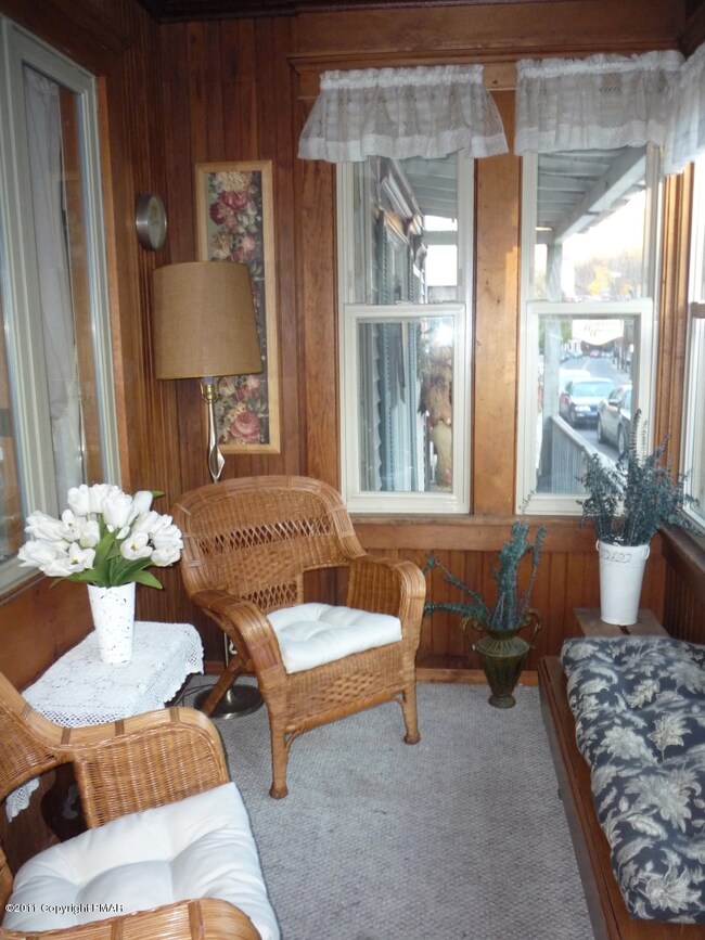 74 W Broadway, Jim Thorpe, PA 18229 - photo 2