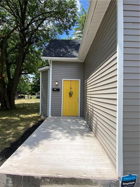 1519 Arrow Ave, Anderson, IN 46016 - photo 2