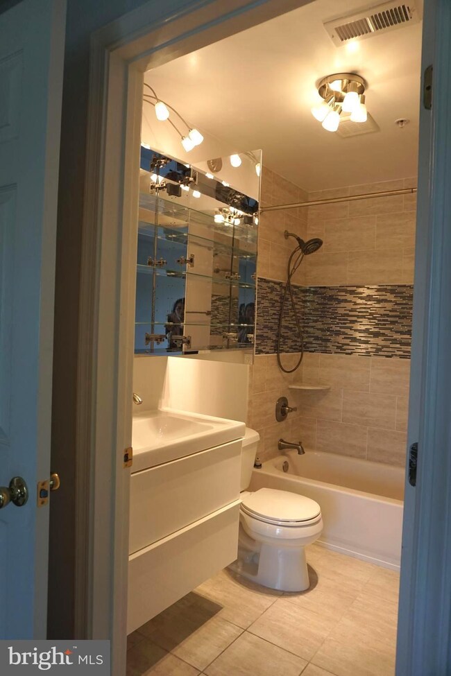 18815 Sparkling Water Dr unit H, Germantown, MD 20874 - photo 6