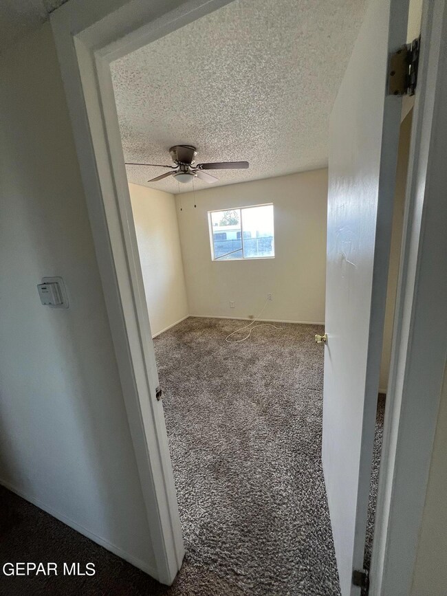600 Hampton Rd, El Paso, TX 79915 - photo 5