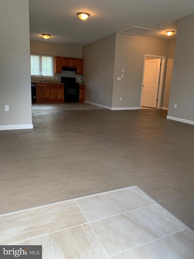 132 William St unit D, Hightstown, NJ 08520 - photo 3