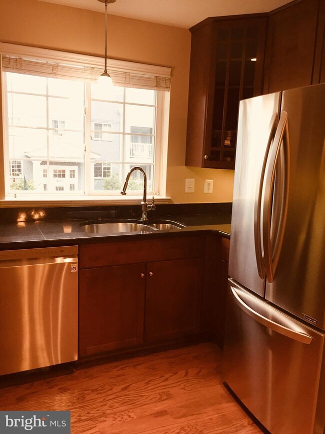 4119 S Four Mile Run Dr unit 203, Arlington, VA 22204 - photo 3