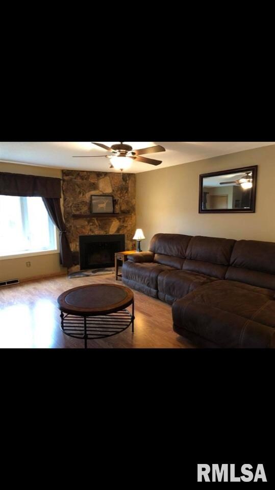 6303 N Howell St, Davenport, IA 52806 - photo 3