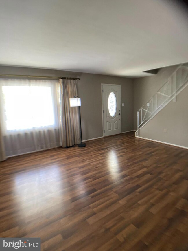 12326 Flamingo Ln, Bowie, MD 20715 - photo 4