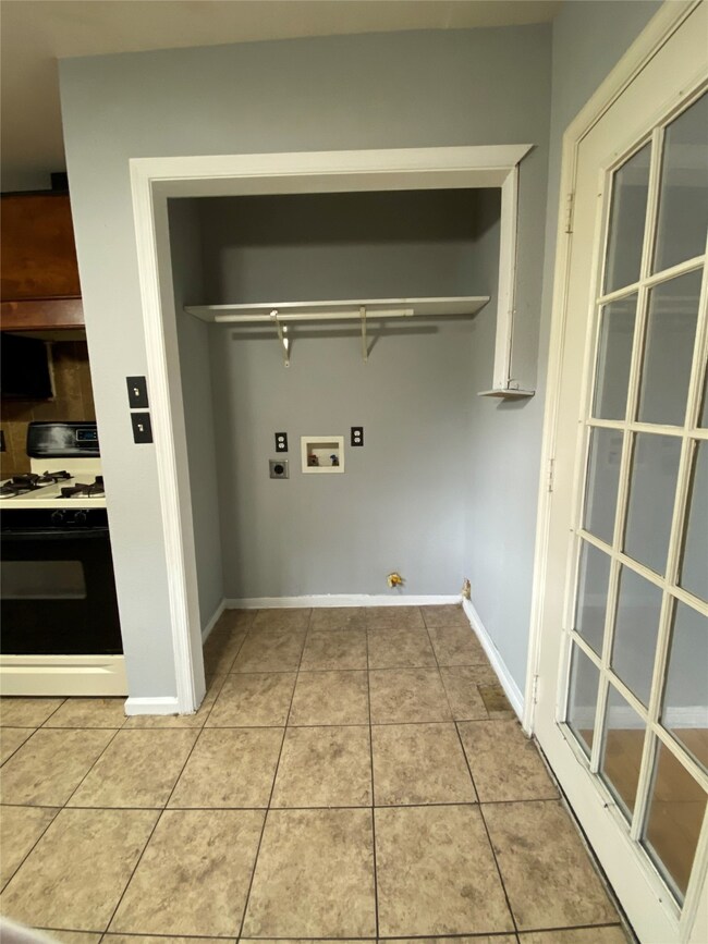 744 W Rittenhouse Rd, Houston, TX 77091 - photo 5