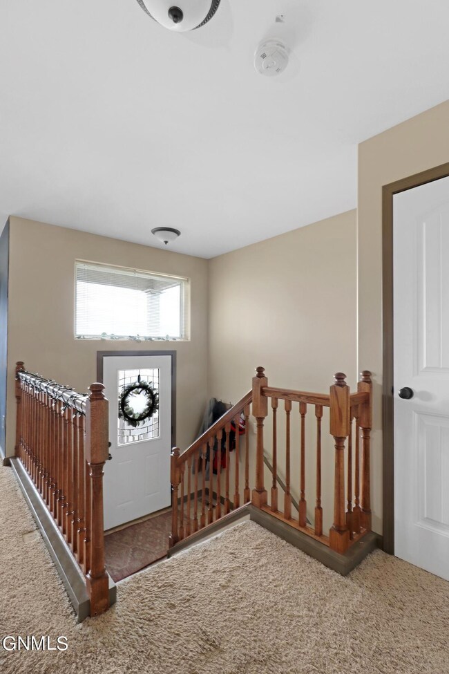 5806 Anna Ave, Williston, ND 58801 - photo 4