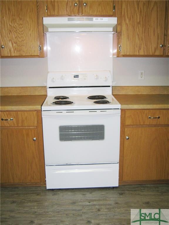 Vented range/oven is squeeky clean!  All appliance