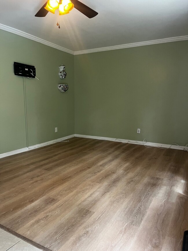 21 Eugene St, Staten Island, NY 10309 - photo 4