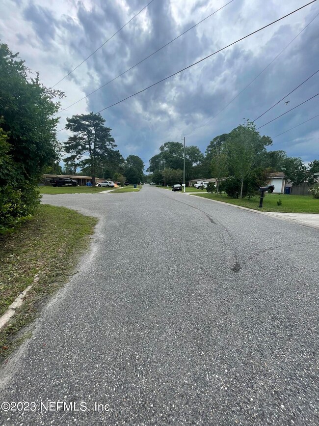 4234 Key Largo Dr, Jacksonville, FL 32218 - photo 3