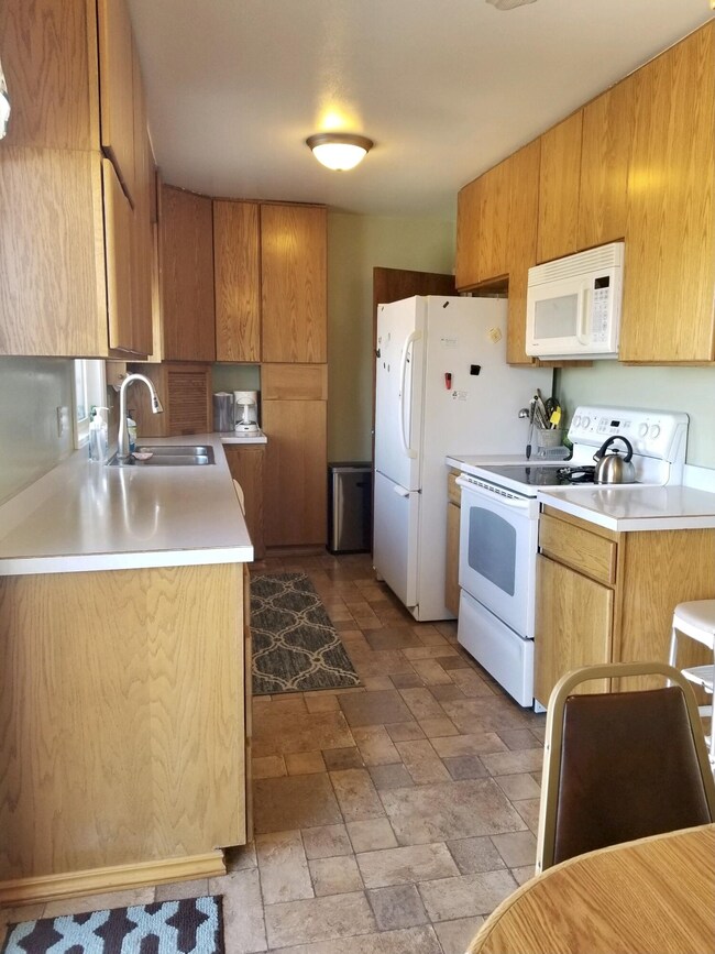 1630 Knight kitchen