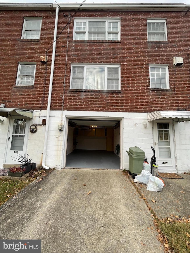 435 Sycamore Rd, Reading, PA 19611 - photo 2