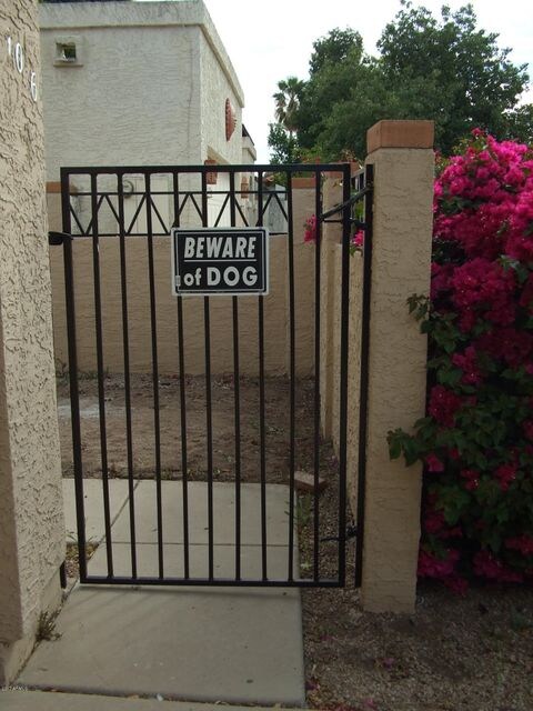 gate