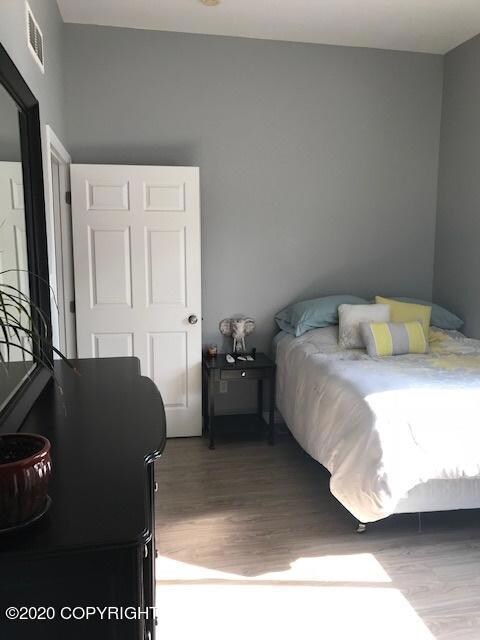 5761 College Dr unit B, Anchorage, AK 99504 - photo 5