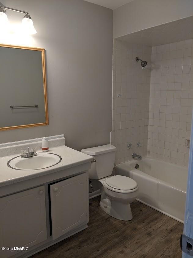 915 S Constantine St, Three Rivers, MI 49093 - photo 3