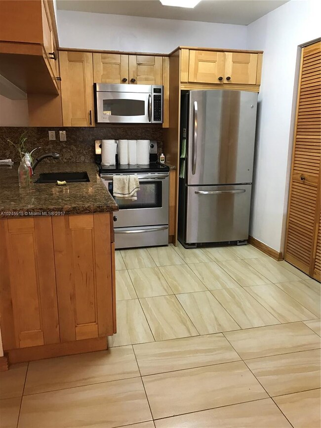 15401 SW 81st Cir Ln unit 15, Miami, FL 33193 - photo 3