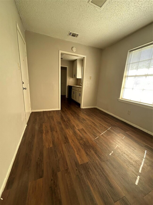 1403 S Cardinal St unit B, Ennis, TX 75119 - photo 5