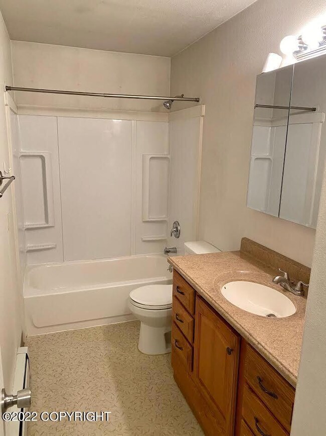 5401 E 38th Ct unit 2, Anchorage, AK 99508 - photo 6