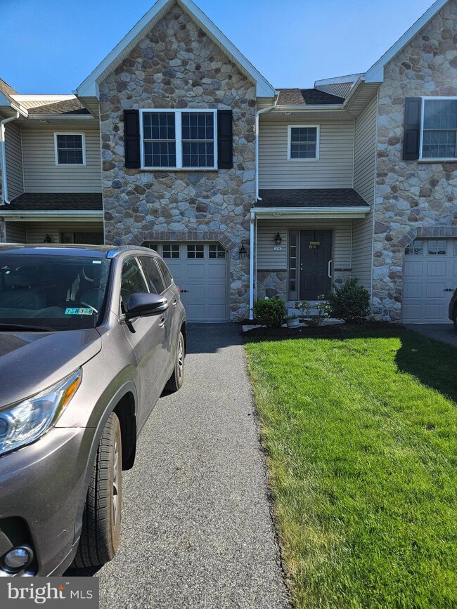 334 Melbourne Ln, Mechanicsburg, PA 17055 - photo 2