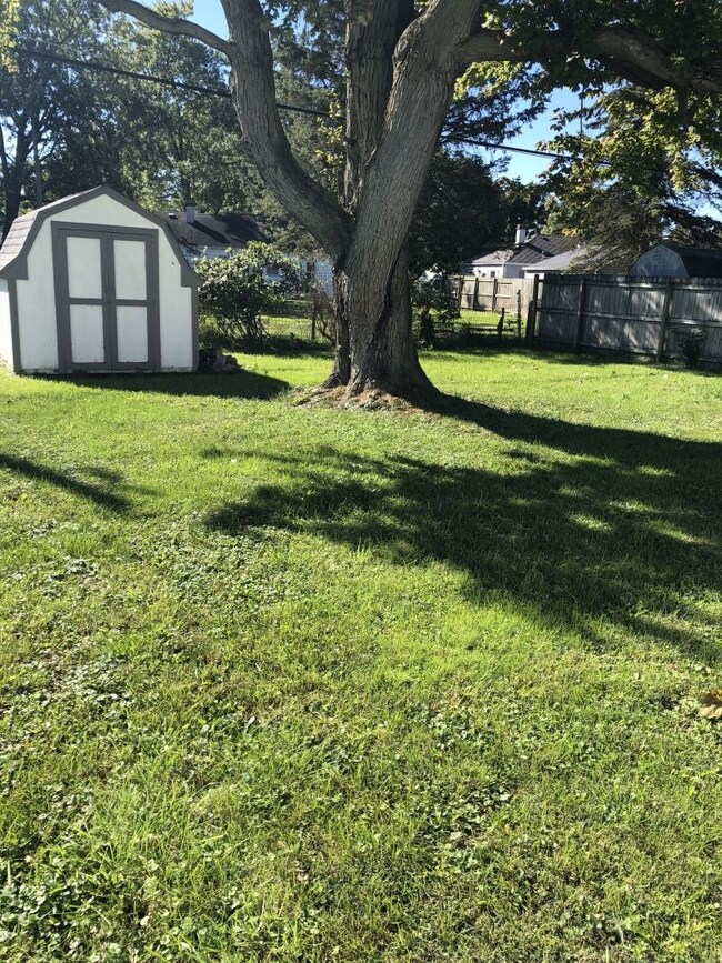 1715 E 25th St, Muncie, IN 47302 - photo 2