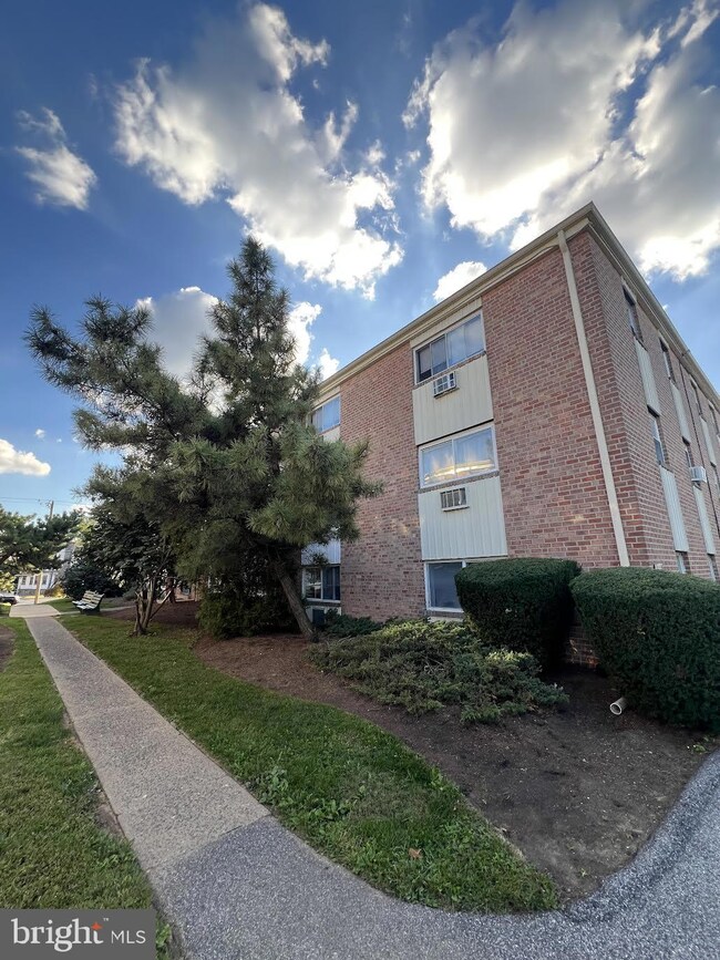8125 W Chester Pike unit C5, Upper Darby, PA 19082 - photo 3