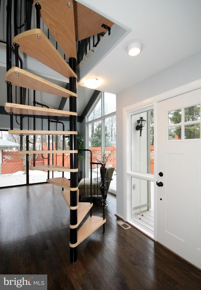 9303 Raintree Rd, Burke, VA 22015 - photo 2