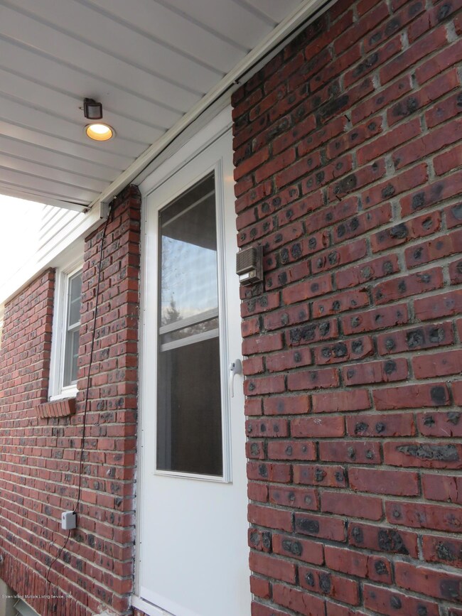 31 Bear St, Staten Island, NY 10304 - photo 3