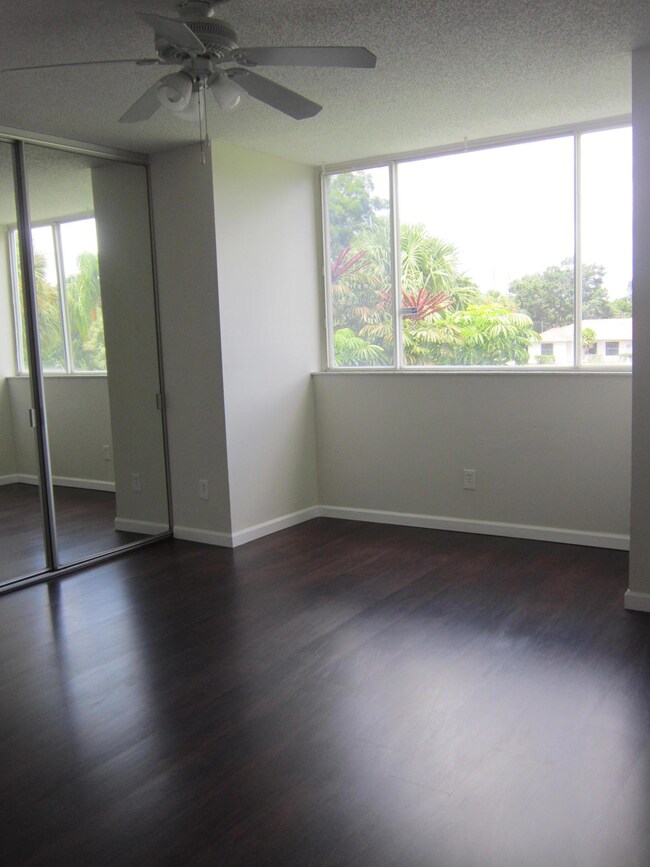 5130 Elmhurst F 038
