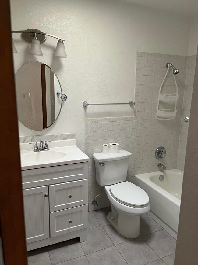 comet hall full bath