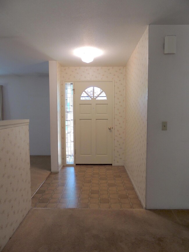 274 Swarthout Dr, Grants Pass, OR 97527 - photo 2